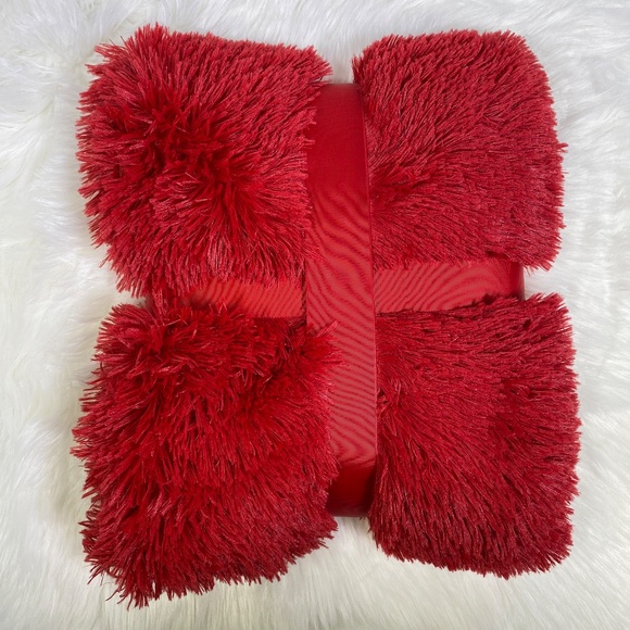 ✨FINAL STOCK✨Red & White Reindeer Faux Fur Sherpa - Picture 2 of 3